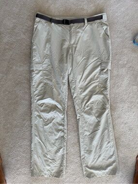 Columbia Cargo Pants in Light Tan